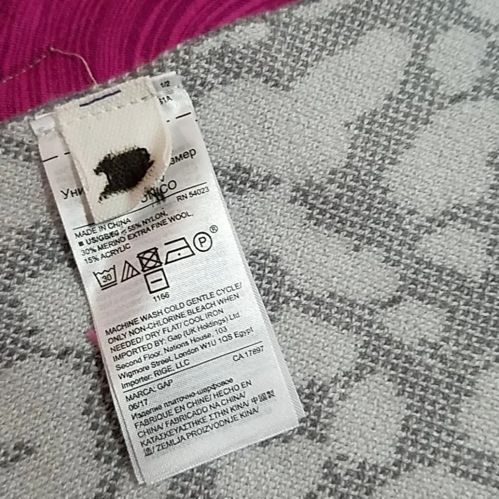 ✔ 5 for $25 Gap scarf